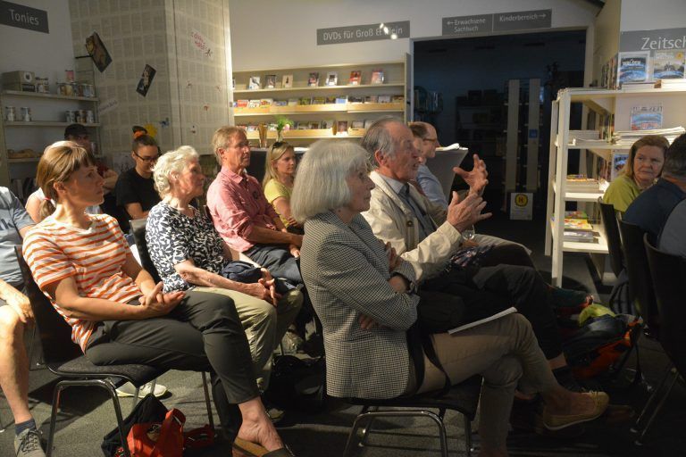 Im Anschluss konnten die Zuhörer Fragen stellen und es entstand eine interessante Diskussion.