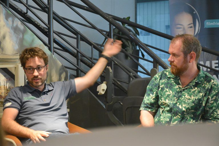 Martin Bösch (links) und Simon Vetter sprachen in der Bibliothek.
