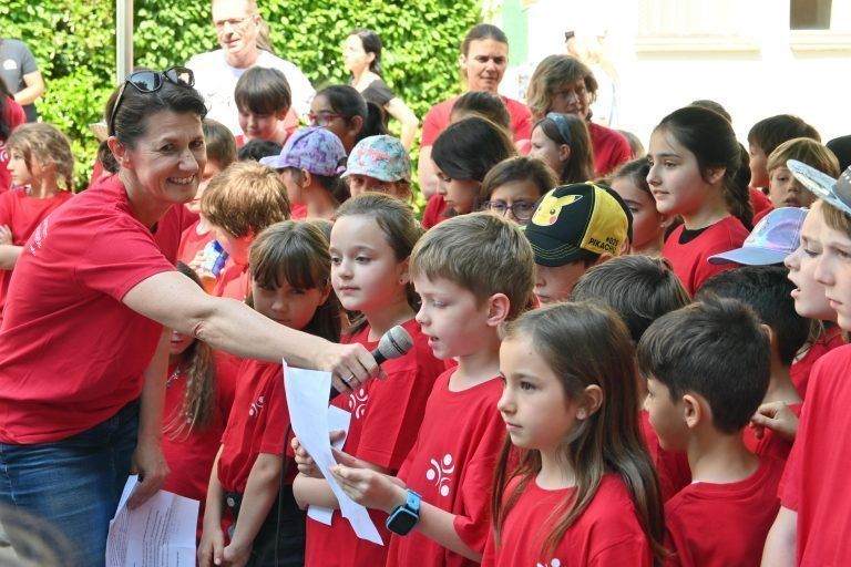Direktorin Beate Ludescher-Kohler interviewte die Kinder zu ihren Projekten. 