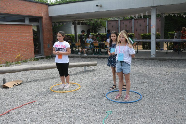 Spiele an der frischen Luft wurden gespielt.