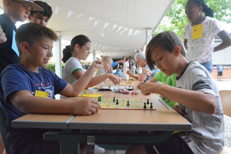 Aber auch Brettspiele wurden von den Schülerinnen und Schüler gerne gespielt.