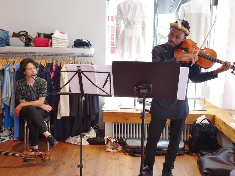 Das Duo Subklang spielte bei Ambros Fine Clothing auf.