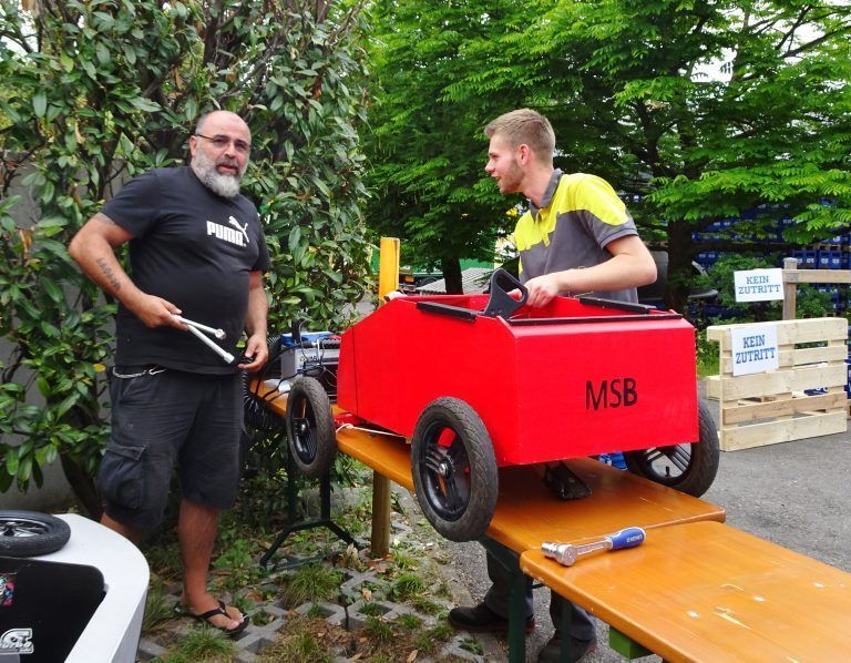 Bis zur letzten Minute wurde noch fleißig repariert.