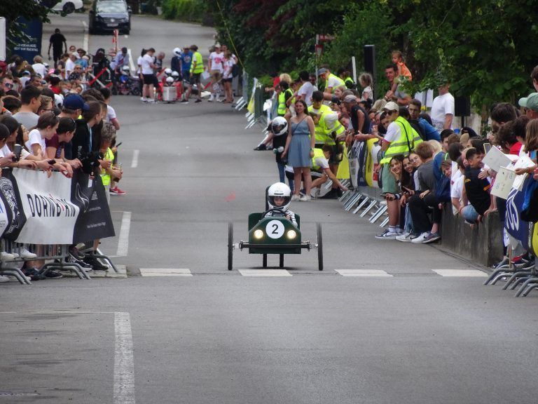 Die Boliden wurden lautstark von den vielen Fans angefeuert.