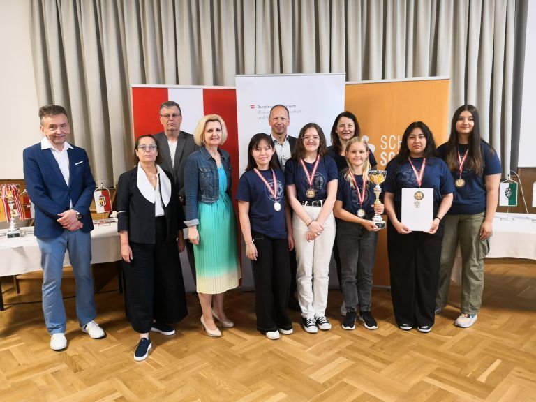 Die fünf schachbegeisterten Schülerinnen erzielten im Bundesfinale den dritten Platz. Sie zählen zu der drittbesten Schule im Schachspielen von ganz Österreich. 