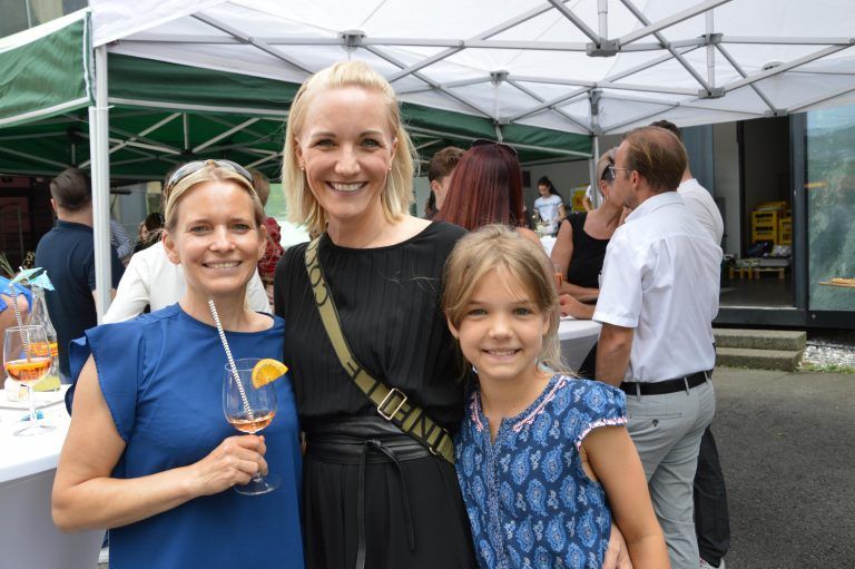 Silke, Ingrid und Federica waren unter den Gratulantinnen.