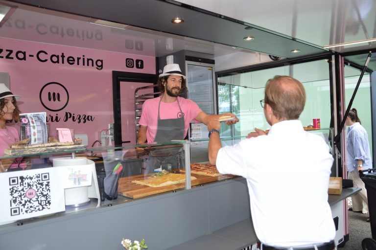 Hier gab es frischgebackene Pizza.