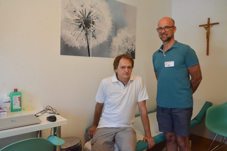 Die Wundmanager Helmut Pommer und Tomislav Vidak versorgen ihre Patientinnen und Patienten zusätzlich in ihrer Wundambulanz. 