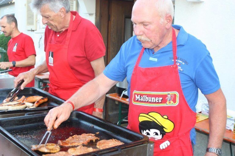 Grillspezialitäten sorgten für das leibliche Wohl.