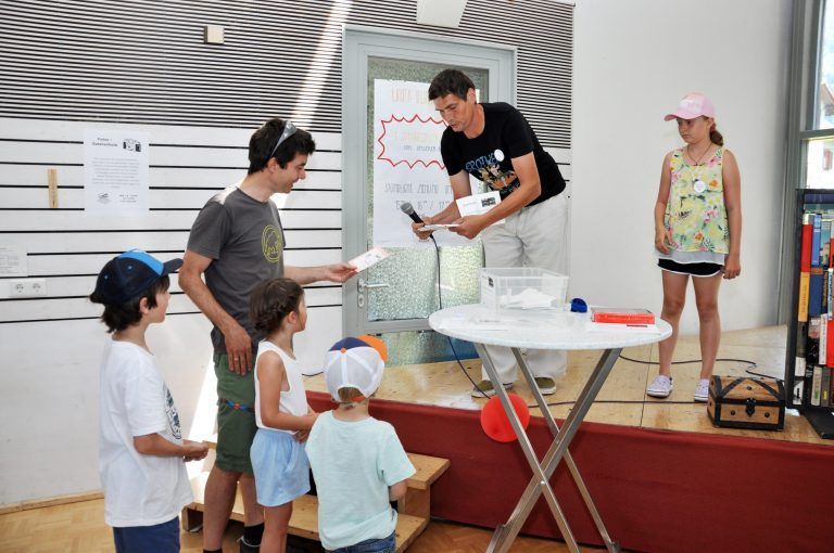 Jede Stunde wurde eine Jahreskarte für die Bücherei verlost.