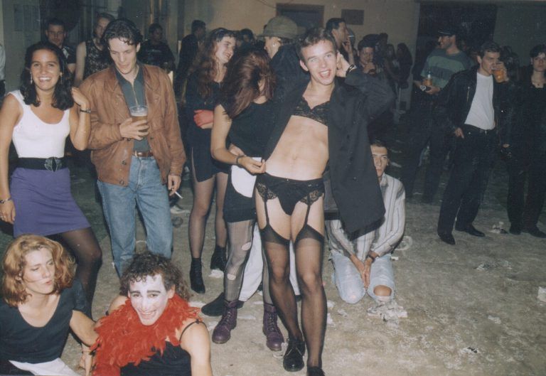 <strong>1993/4</strong>: Das Festival ist aus einer künstlerischen Sommerakademie mit Glasbläserkurs entstanden. Die erste Veranstaltung war eine „Rocky Horror Night“. <span class="copyright">poolbar</span>