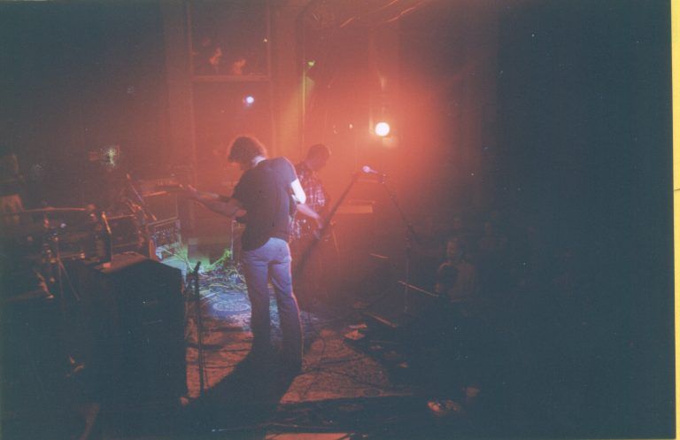 <strong>1995 </strong>Die kreativen Köpfe zogen vom Pförtnerhaus ins Hallenbad: Das Poolbar-Festival war geboren. Als erster Headliner im Pool spielte H. P. Zinker. <span class="copyright">poolbar</span>