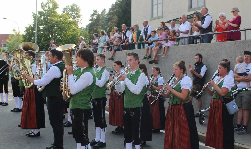 Ein Dorf im Festfieber