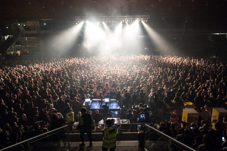 <strong>2012 </strong>Das Konzert von Marilyn Manson wurde aufgrund der großen Ticketnachfrage in die Messehalle nach Dornbirn verlegt. „Solche Starallüren hatte bisher noch niemand“, sagt der Festivalchef. Was die Gagen betrifft, war der Schock-Rocker nicht der teuerste Künstler in der Poolbar-Geschichte. „Das waren die Pixies im Jahr 2017, die im Montforthaus spielten.“ <span class="copyright">M. Rhomberg</span>