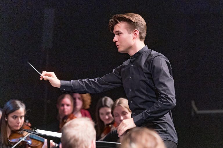 Tobias Grabher leitet sein Orchester Camerata Musica Reno. <span class="copyright">Stiplovsek Dietmar pauschal</span>
