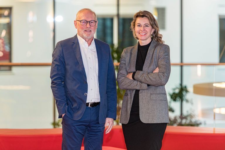Eva King mit ihrem Vorgänger Rainer Keckeis. <span class="copyright">ak</span>