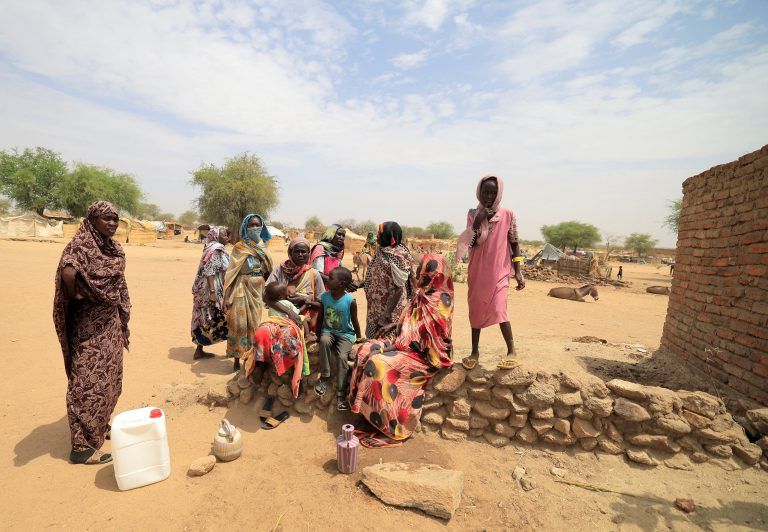 Diese Menschen sind vor der Gewalt in der sudanesischen Region Darfur in das Nachbarland Tschad geflüchtet. <span class="copyright">Reuters</span>