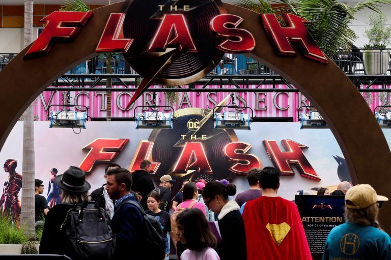 Große Filmpremiere in Hollywood. <span class="copyright"> REUTERS/Mike Blake/File Photo</span>