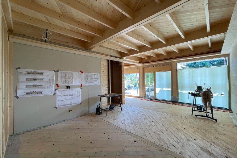 Der Kindergarten wird ganz aus heimischem Holz gebaut.