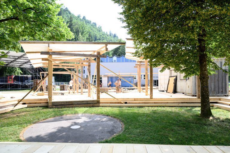 Die Poolbar-Architektur erfindet sich jedes Jahr neu. Die Aufbauarbeiten für das Jubiläum sind bereits in vollem Gange.