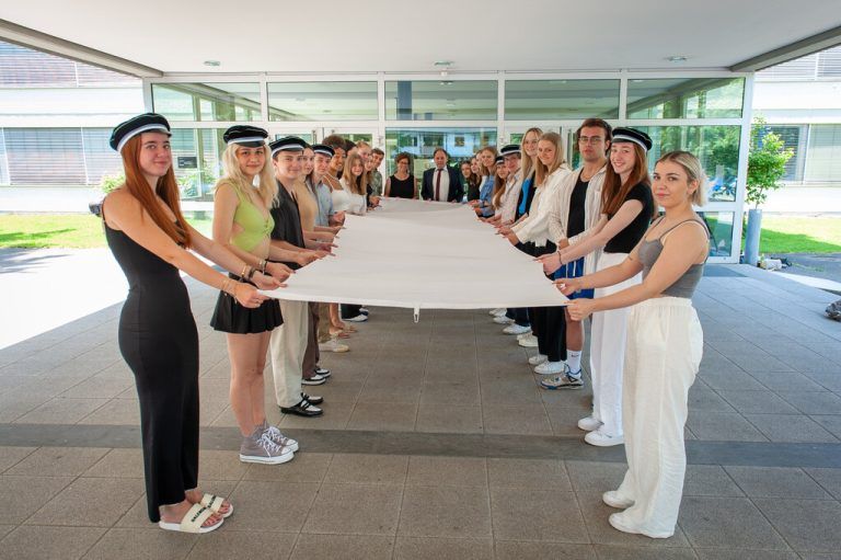 Große Freude – 5aa hisst die weiße Fahne - Vorarlberger Nachrichten | VN.at