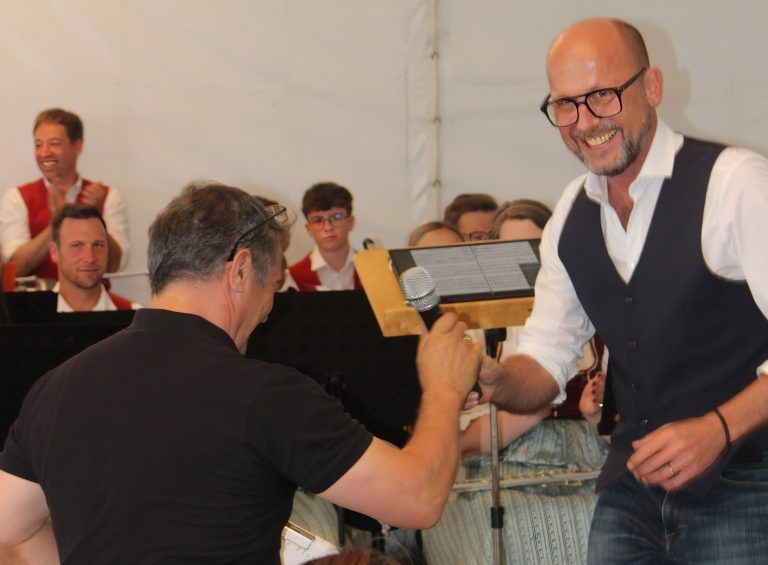 Bürgermeister Michael Ritsch übertrug die Kompetenz zur Festlegung der Sperrstunde dem „ranghöchsten Politiker“ Norbert Sieber.
