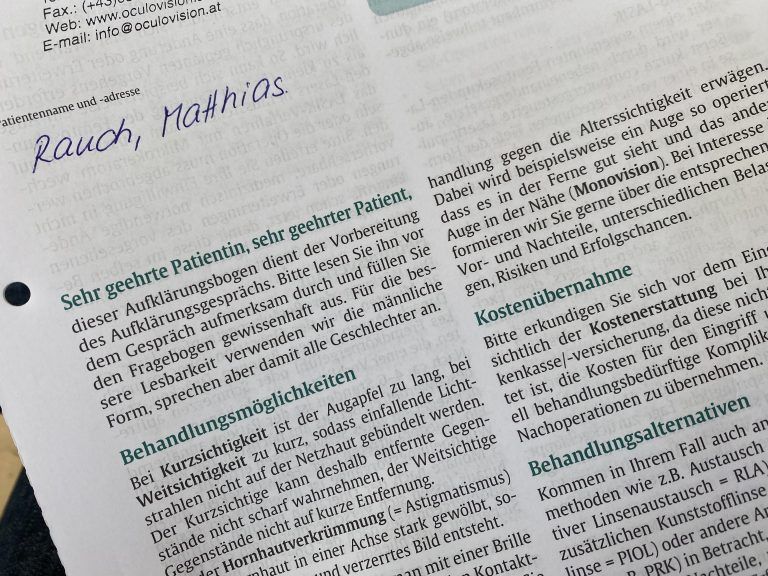 Auf drei Seiten kann man sich vor dem Eingriff noch ein letztes Mal schlau machen, worauf man sich einlässt.<span class="copyright"> VN/Rauch</span>