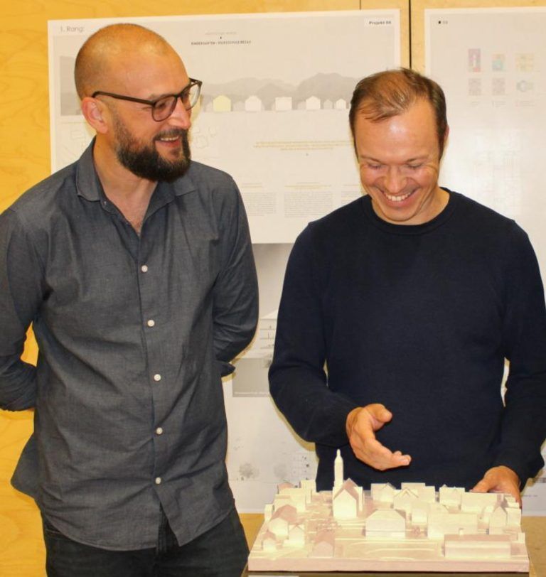 Sehr zur Freude der Bezauer Gemeindeverantwortlichen haben der Bezauer Architekt Markus Innauer und sein Mellauer Partner Sven Matt den Wettbewerb gewonnen.