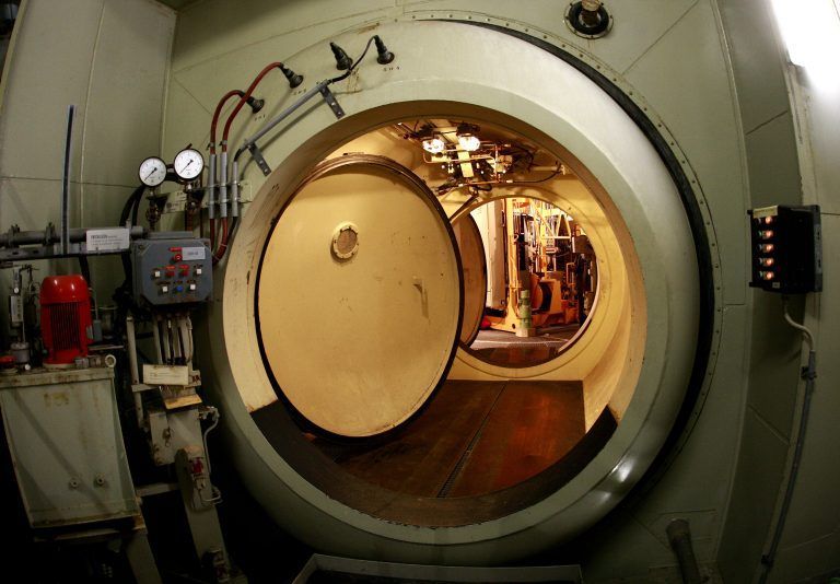 Eine Schleuse innerhalb des Atomkraftwerks Zwentendorf. APA/HELMUT FOHRINGER