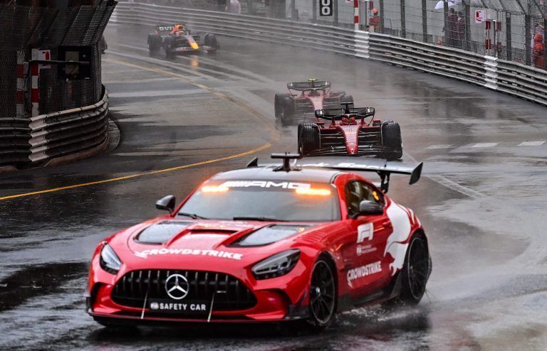 Der Mercedes-AMG GT Black Series ist das bisher stärkste Safety Car mit über 730 PS und kann bis zu 325 km/h schnell fahren. <span class="copyright">GEPA</span>