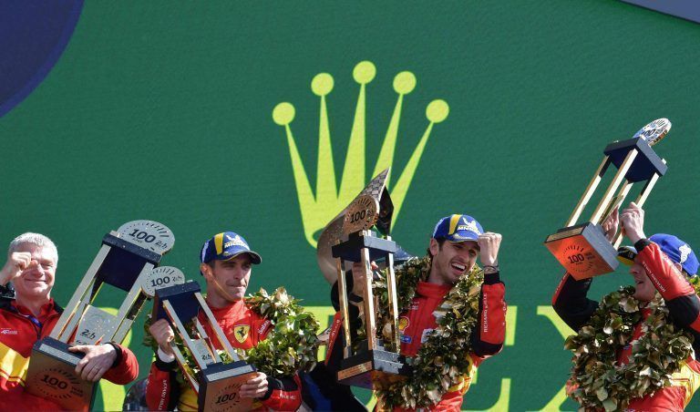 Head of Ferrari Attivita Sportive GT, Antonello Coletta, feiert mit den Fahrern Alessandro Pier Guidi, Antonio Giovinazzi und James Calado den Sieg bei den 24 Stunden von Le Mans. <span class="copyright">ap</span>