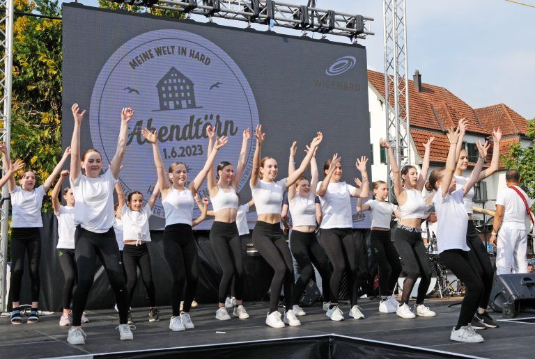 Mitreißender Auftritt der Showtanzgruppe der TS Hard beim Abendtörn. 