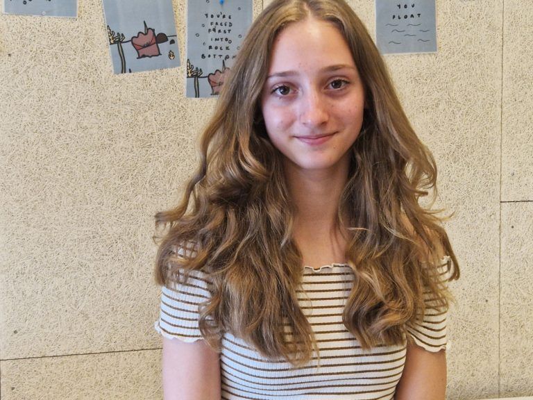 „Meine Gastfamilie war super nett. Die Schule und der Unterricht haben mich beeindruckt. Man kann sich jeden Tag woanders hinsetzen. Die Unterrichtssprache ist Englisch, das war ein sehr gutes Training.“ Aline Gorbach (14), Thüringerberg <span class="copyright">evelyn brandt</span>