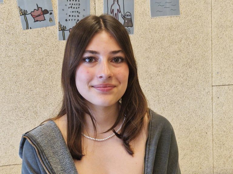 „Vieles hat mir gefallen: die Architektur, die flache Landschaft, die moderne Schule, der Unterricht, unser Strandspaziergang, die kleinen Muscheln. Gut war auch, dass wir viel Englisch gesprochen haben.“ Anna Kasper (16), Vandans <span class="copyright">evelyn brandt</span>