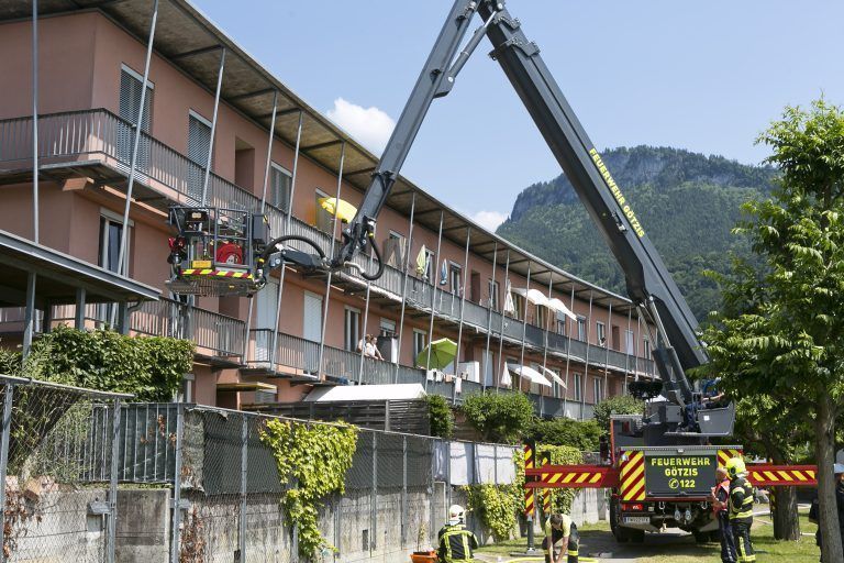 Mehrere Feuerwehren waren an dem Einsatz in der Götzner Siedlung beteiligt. <span class="copyright">D. Mathis</span>