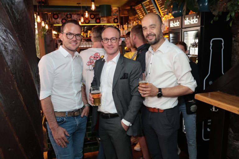 Stadtmarketing-GF Lukas Debortoli, StR. Benedikt König und Günter Brunner (Mohrenbräu).