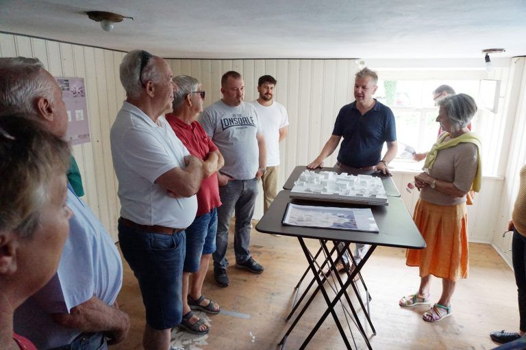 Anhand von Modellen konnten sich die Besucher eine konkrete Vorstellung zum Projekt machen.