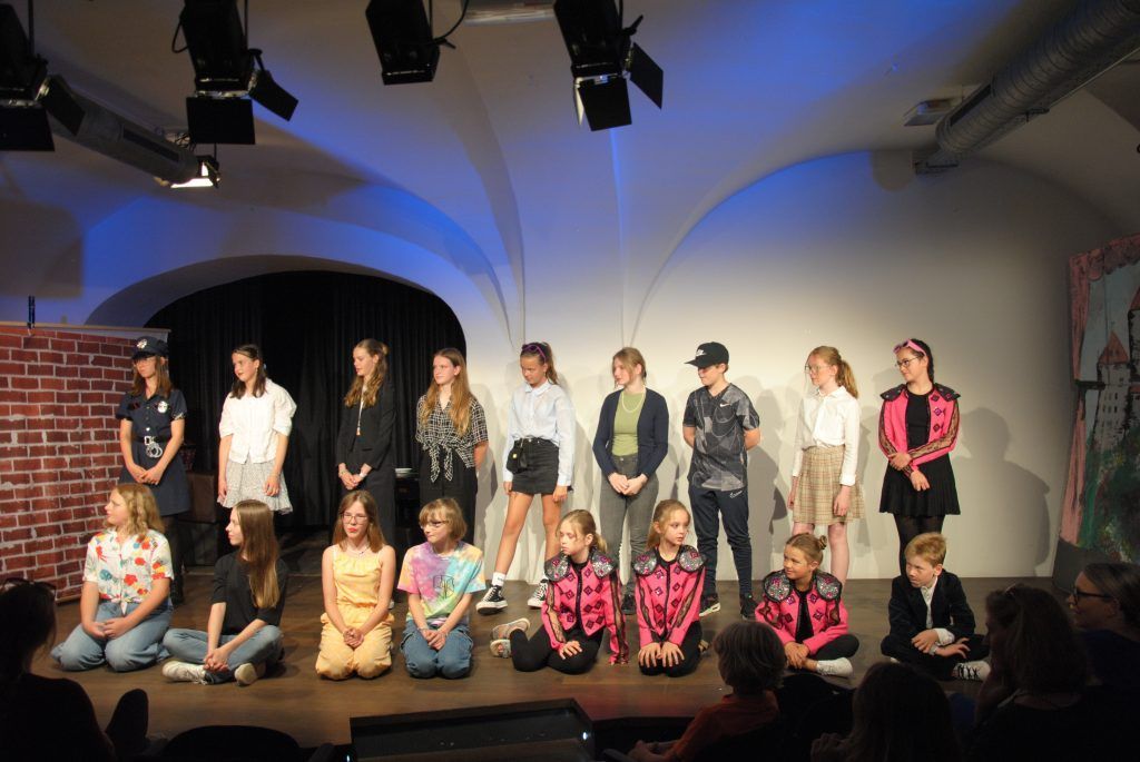 Generationenkonflikt und Achtsamkeit in Kindertheater verpackt
