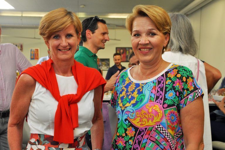 Sabine Tichy-Treiml und Bürgermeisterin Andrea Kaufmann.