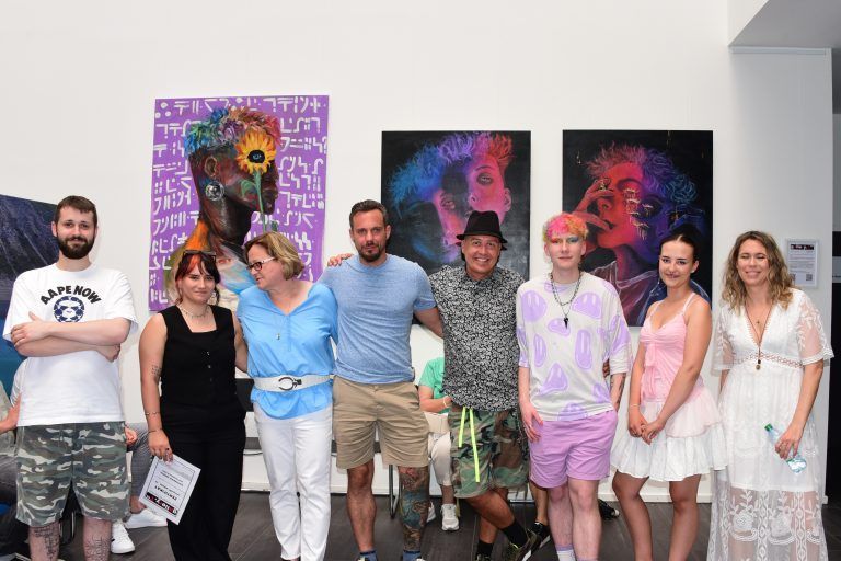 Ender mit anderen Künstlern bei der Vernissage letzten Samstag.
