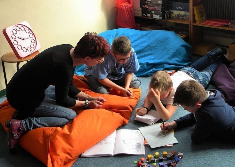 Noch rauchen die Köpfe, aber mit Tipps von Susa Hämmerle kommt es bald zur Lachexplosion.