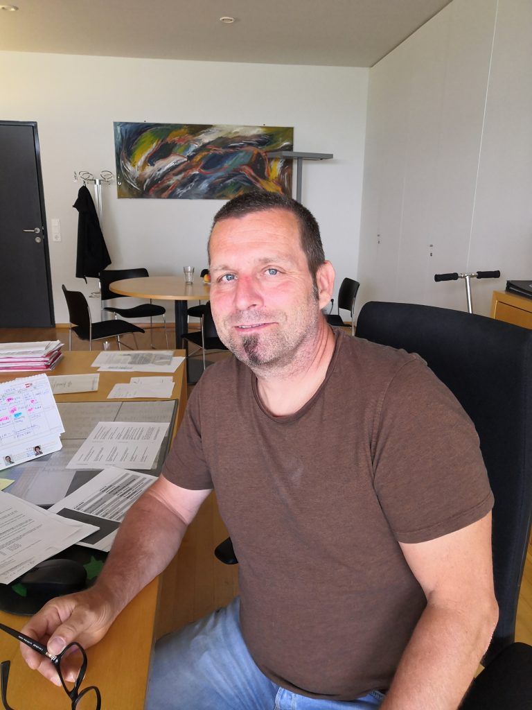 <strong>Dieter Losert</strong>, Direktor Mittelschule Wolfurt: <em>"Als Schulleiter ist es mir wichtig, dass in unserem Haus die Ideologie der Offenheit gelebt wird. Die Diversität der Gesellschaft spiegelt sich auch in der Schule wider, somit dürfen Akzeptanz und Verständnis nicht nur leere Worthülsen sein."</em>