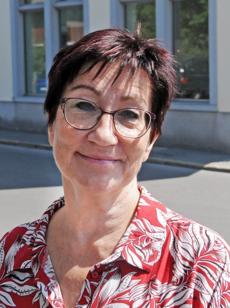 "Hier hat es immer sehr gute Qualität gegeben, es ist schade, dass die Metzgerei Lutz zusperrt. Hier wusste man, woher die Ware kommt, im Gegensatz zu manchem Billigfleischangebot. Gerade bei der Pute ist das ein großer Unterschied. Bis jetzt hatte ich die Hofläden von Bauern nicht so auf dem Radar, da werde ich mich vermehrt umschauen." <strong>Elisabeth Riem, Stammkundin</strong>