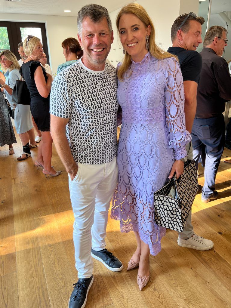 Evelyn und Alexander Dorn im sommerlichen Outfit.