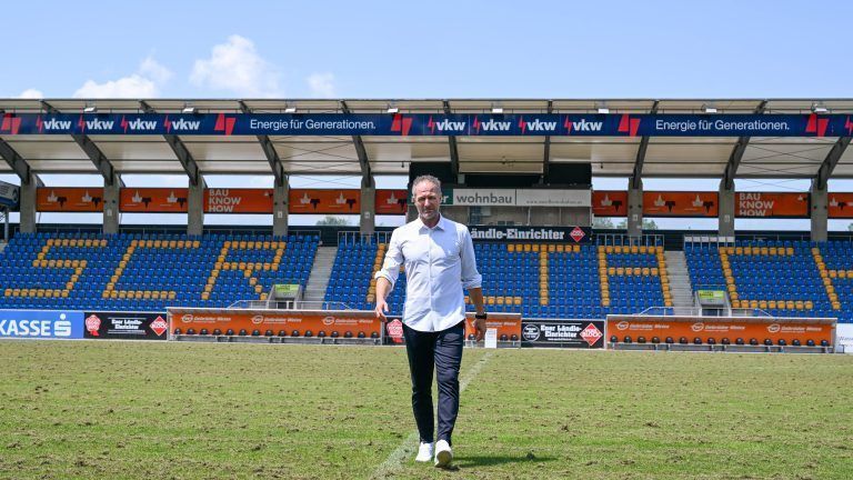 Zurück auf dem Spielfeld im Schnabelholz: Roland Kirchler ist 15 Jahre nach seinem Abgang als Spieler nun Sportdirektor beim Cashpoint SCR Altach. <span class="copyright">gepa</span>
