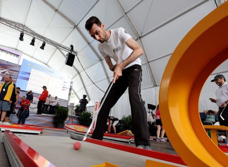 Fabian Spies holte im Minigolf-Mixed mit Nadine Jürgens Silber.<span class="copyright">GEPA</span>
