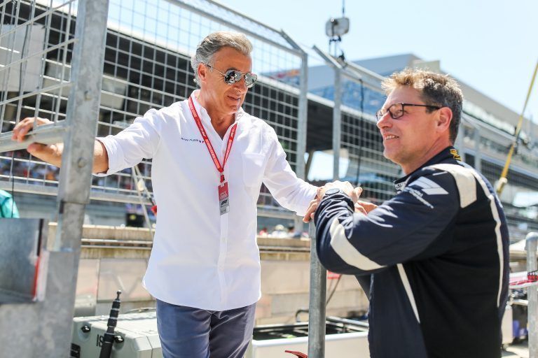 Bernd Mayländer beim Grand Prix Austria 2019 im Gespräch mit Jean Alesi.<span class="copyright"> GEPA</span>