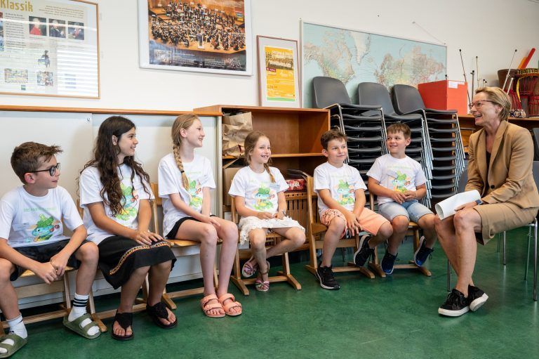 Die beteiligten Schülerinnen und Schüler der Volksschule Dornbirn-Rohrbach. <span class="copyright">Serra</span>