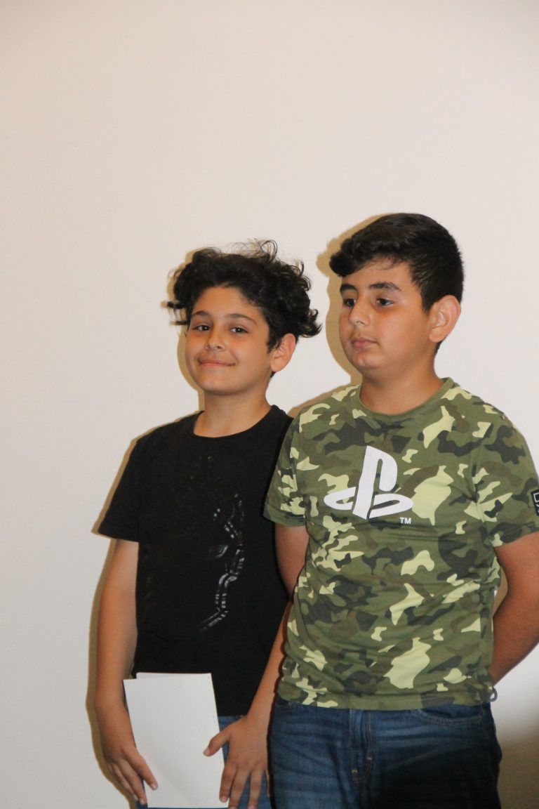 Mohammad und Zhir sprachen über ihre Wünsche und trugen ein Gedicht vor.