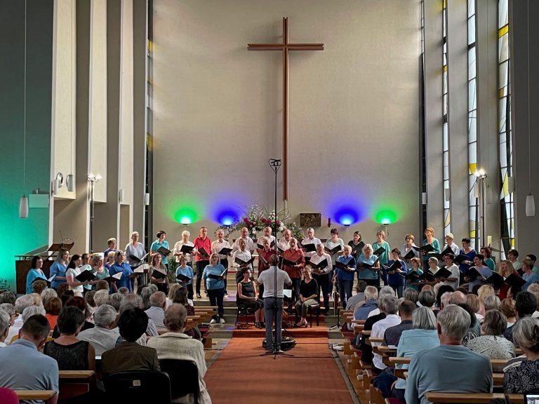 Der gemischte Chor Frohsinn Nofels ließ in der Pfarrkirche nordische Gesänge erklingen. <span class="copyright">VN-HE</span>